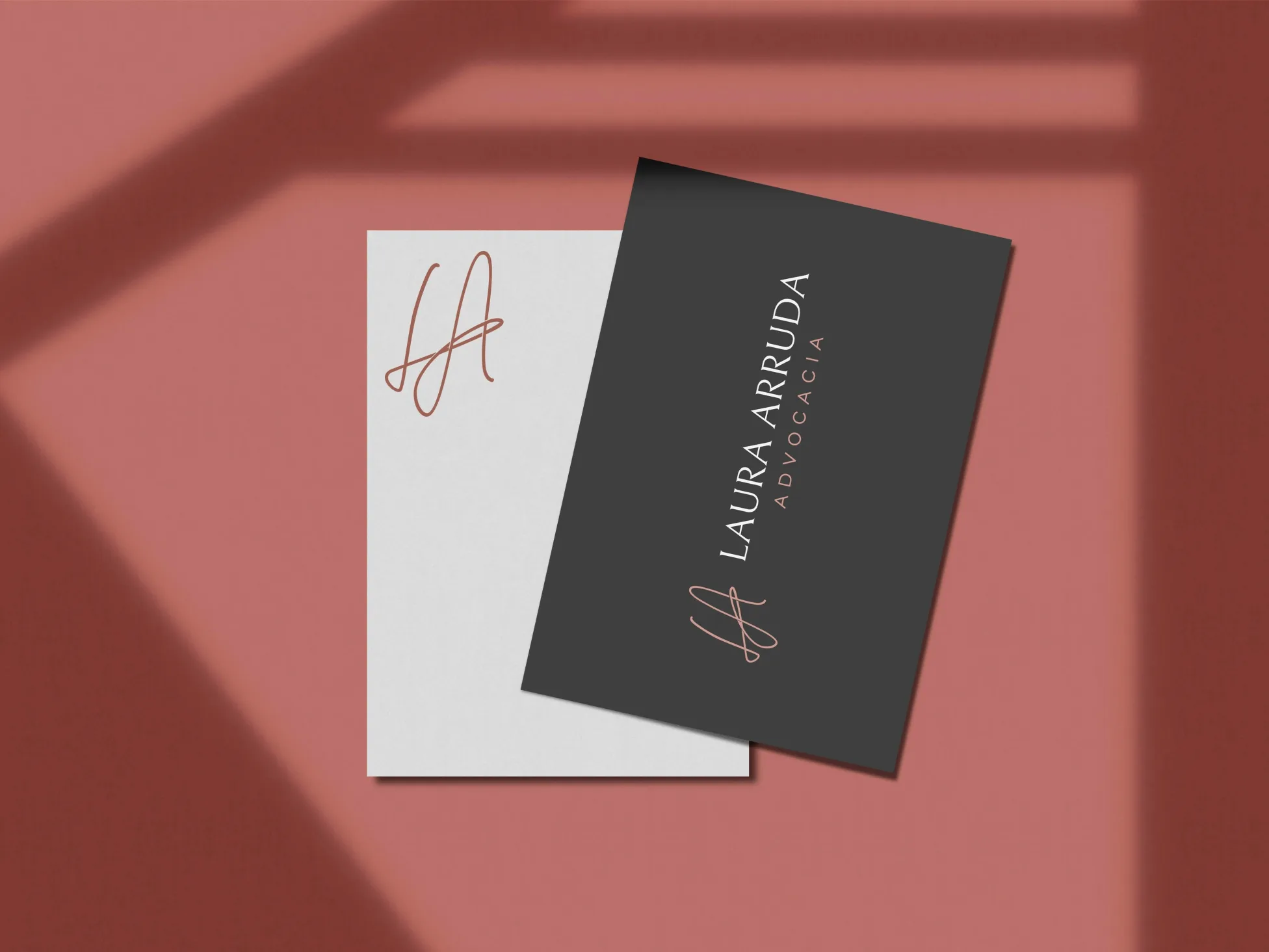 Mockup da identidade visual Laura Arruda Advocacia